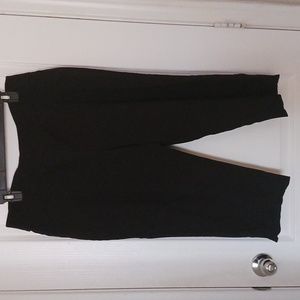 Ruby Rd black pull on capris sz 14